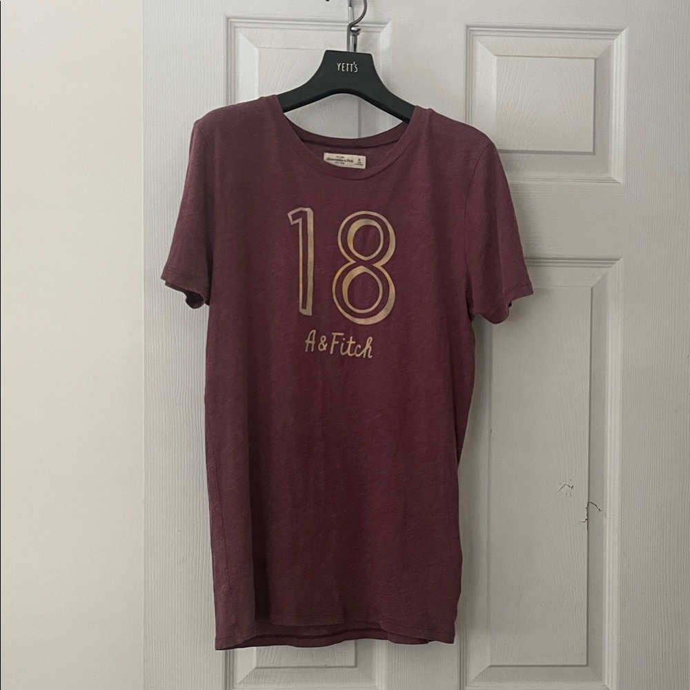 Abercrombie & Fitch Burgundy Tee with Gold Graphic